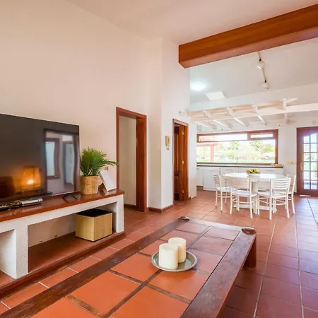 Horská chata In Maspalomas With Heated Pool